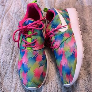 Nike Roshe One GS light weight athletic shoes Size 7Y